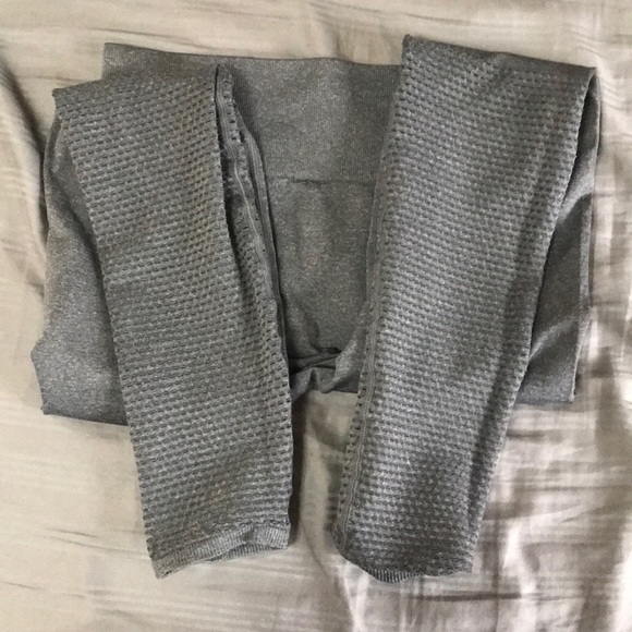 Fabletics leggings - Picture 2 of 3